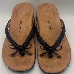 Vionic Leather Sandals Black tooled - bow with V on it super Condition Sz 8.5